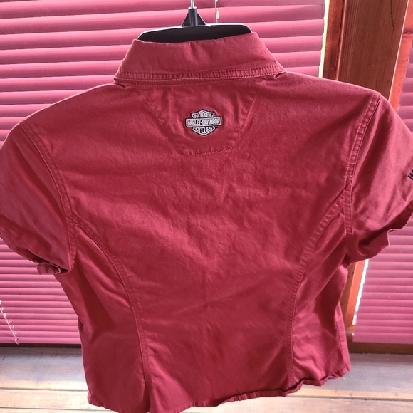 HD button down top - Picture 2 of 4